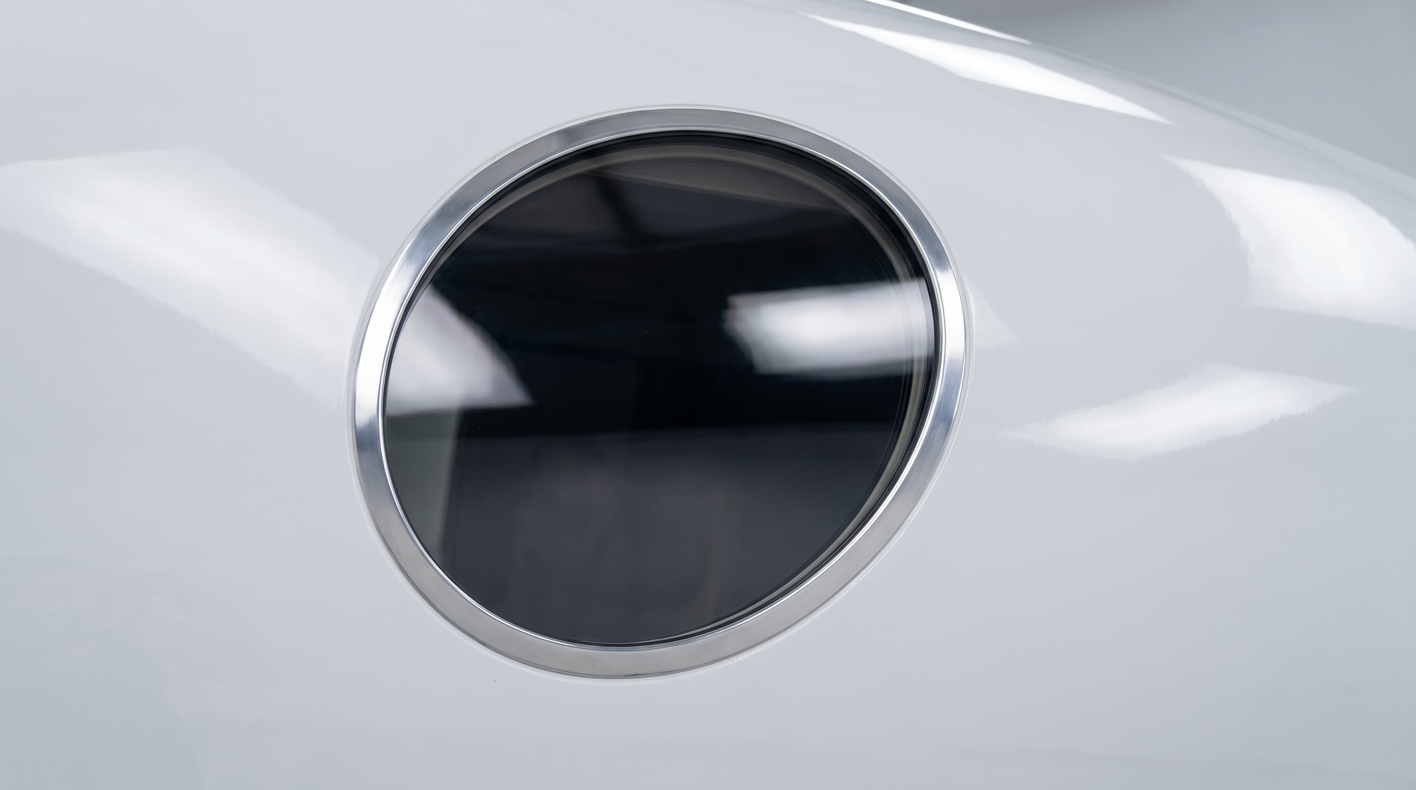 Glossy white G500 side fuselage with oval cabin windows after hand wash