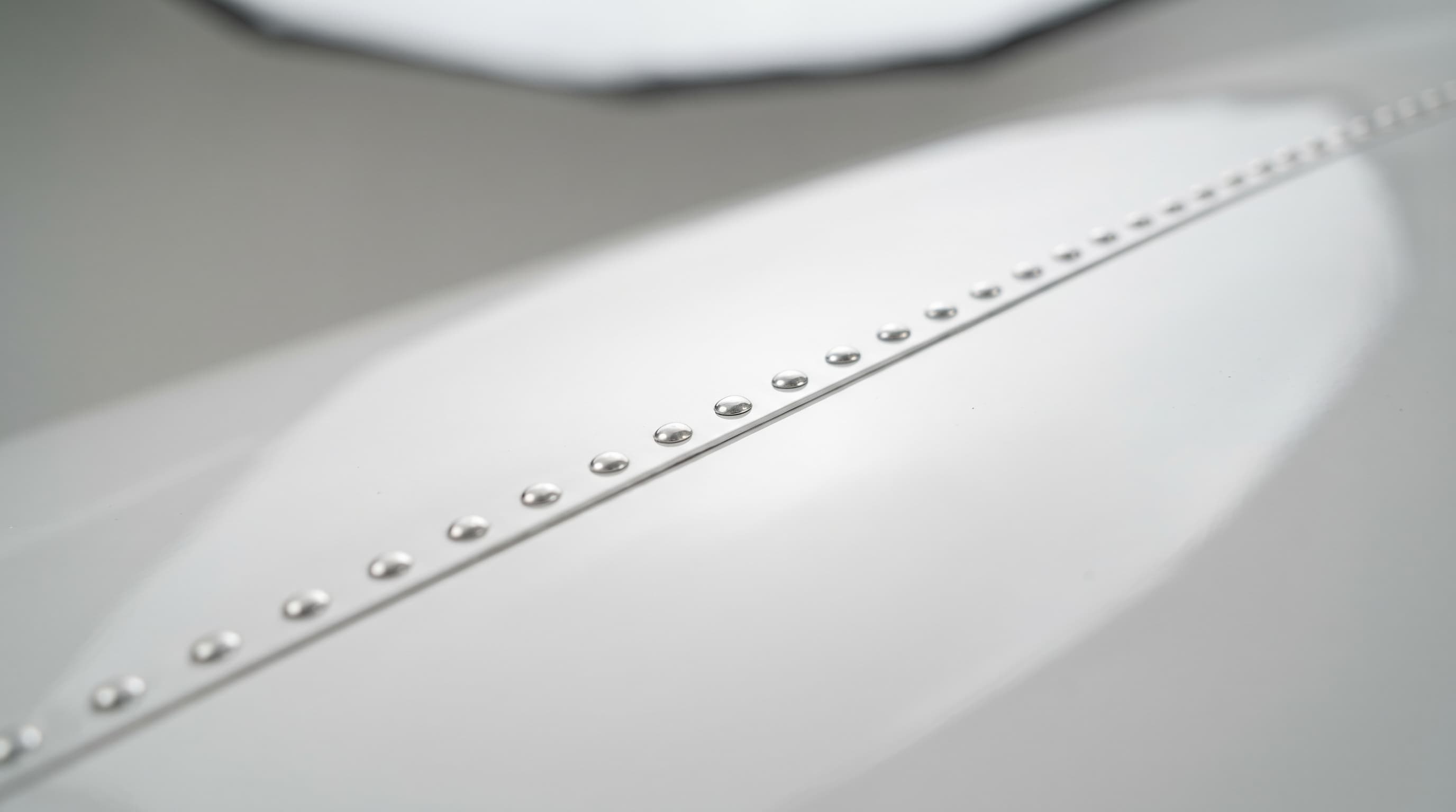 Mirror-finish gloss enhancement on a white aircraft panel
