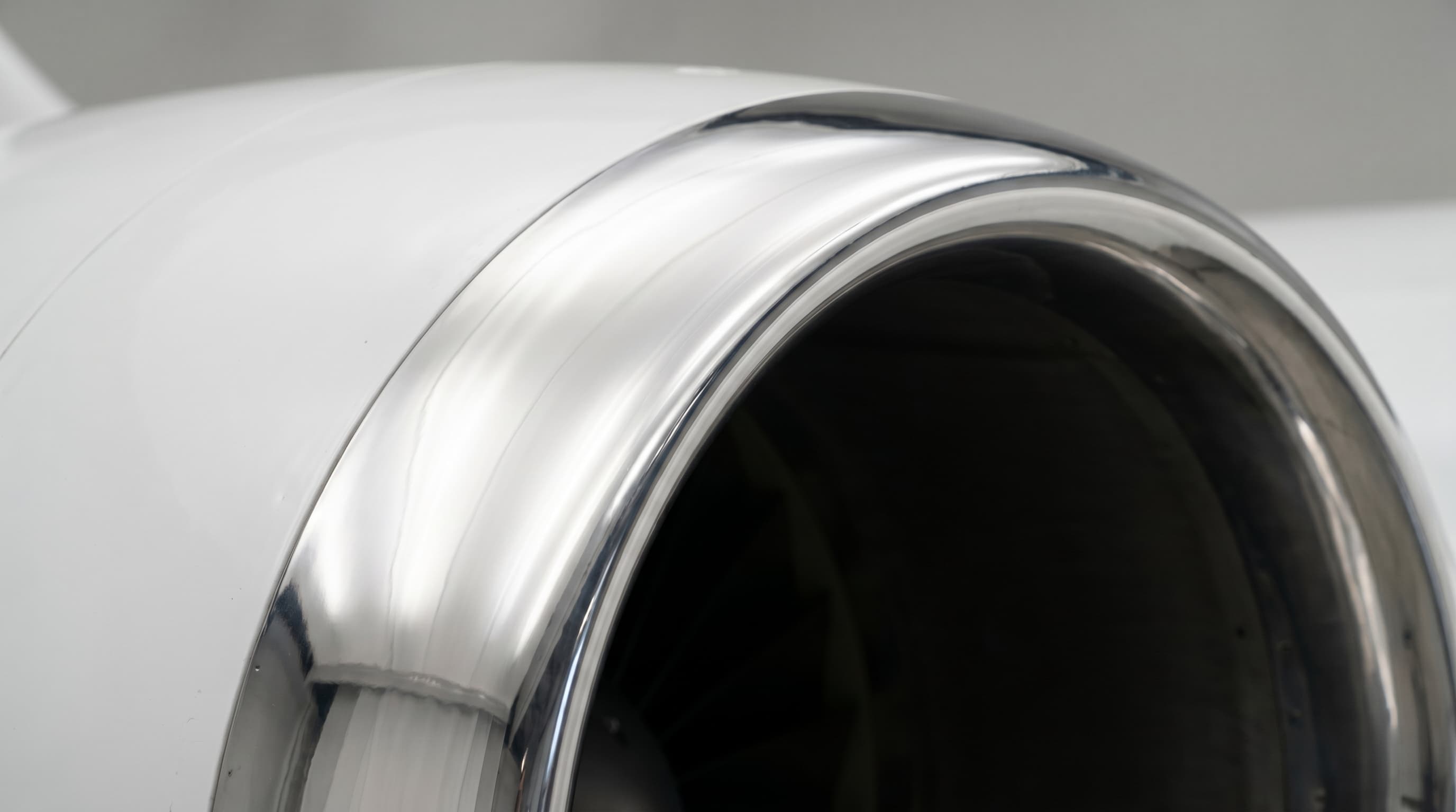 Mirror-finish polished aircraft leading edge brightwork